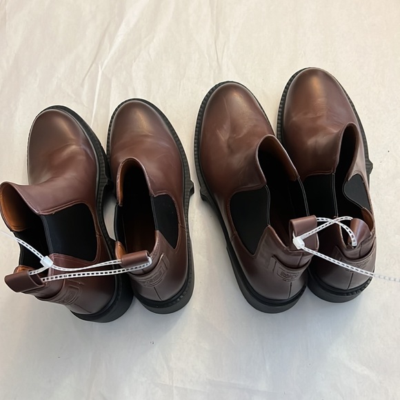 COACH Lyden Leather Chelsea Booties. - Picture 4 of 11